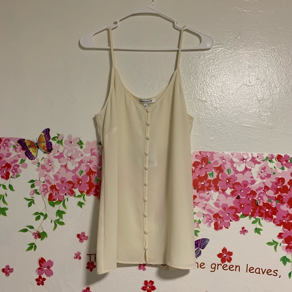Rose & Olive Tops - 💙ROSE+OLIVE WHITE BUTTONED CAMI TANKTOP NWT SZ M